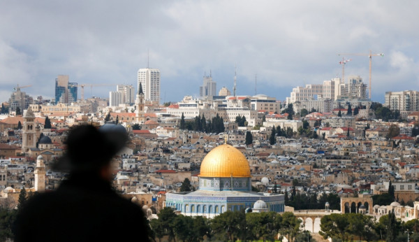 خطيب الجمعة في الأقصى يدعو لحماية عقارات القدس من التسريب