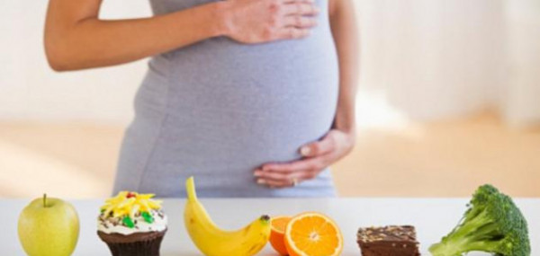 إليكِ أهم الأطعمة التي يجب أن تتجنبيها أثناء الحمل