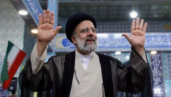 بحضور هنية والنخالة.. رئيسي يؤدي اليمين الدستورية رئيسا لإيران