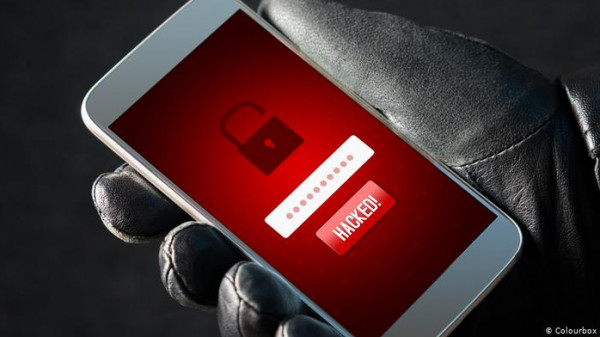 هل من الممكن اختراق كلمة مرور أيفون و Gmail؟