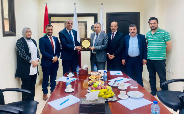 أبو الرب يلتقي رئيس جمعية قطر الخيرية ويثمن دورها بالوقوف إلى جانب الشعب الفلسطيني