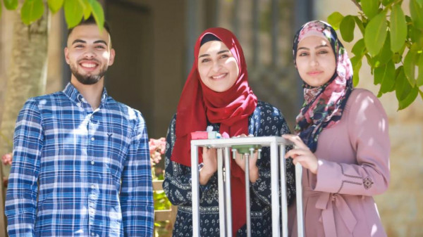 التعبئة الآلية للوقود بالسيارات.. مشروع عملي لطلبة في جامعة بيرزيت