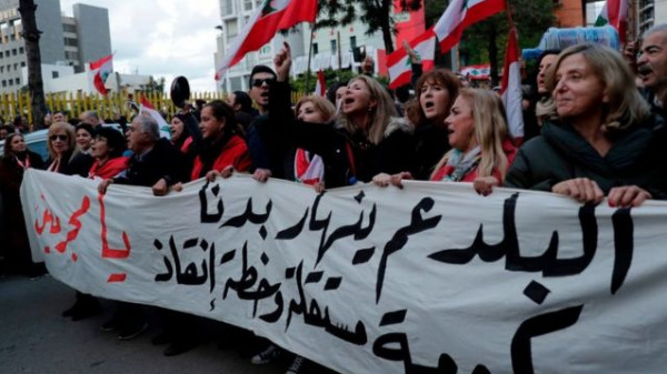 أزمات لبنان تتصاعد.. هل تشهد حلاً قريباً؟