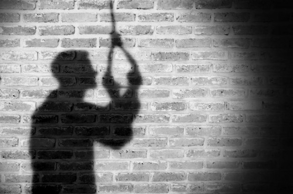 شاهد: شاب ينتحر ويلقي نفسه في النيل ويترك رسالة مؤثرة لوالده