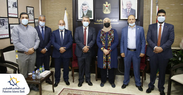 "الإسلامي الفلسطيني" يقدم كراسي كهربائية لعدد من ذوي الاحتياجات الخاصة
