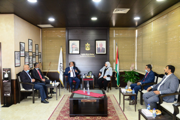 غنام وشلالدة يناقشان انشاء مشرحة مركزية ومعهد للطب العدلي برام الله