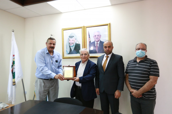 مديرية التربية والتعليم في رام الله والبيرة تُكرم "القدس المفتوحة"