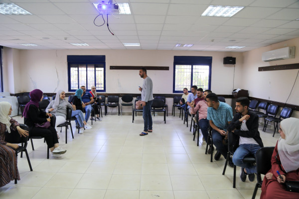 فلسطينيات تختتم المخيم التدريبي للمناظرات بالضفة الغربية