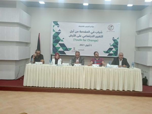 لجان العمل الصحي تعقد مؤتمر شباب في المقدمة للتغيير الاجتماعي على الأرض