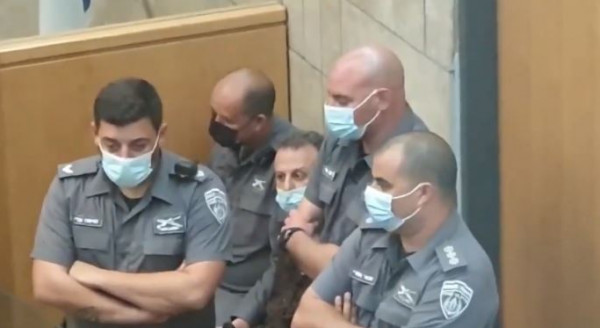 شاهد: الأسرى المعاد اعتقالهم داخل المحكمة في الناصرة وسط إجراءات مشددة