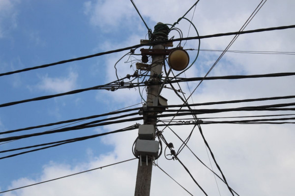 كهرباء غزة تباشر بتنفيذ حملة واسعة لإزالة التعديات وضبط المخالفات على شبكة الكهرباء