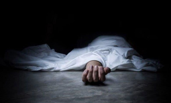 شرطي يقتل زوجته وابنتيه بطريقة بشعة ويفر بالهروب