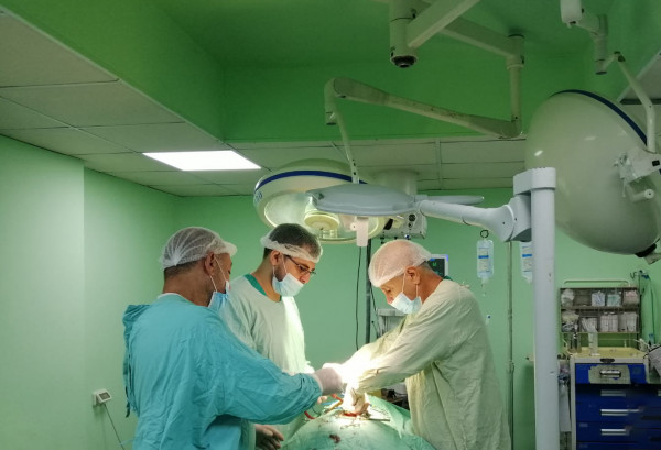 إجراء عملية جراحية نادرة في الخدمة العامة بغزة