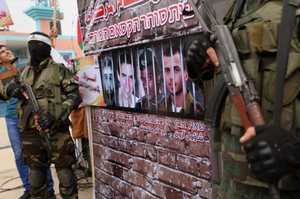 (يديعوت): يجب اقناع المصريين للضغط على حماس لبحث صفقة تبادل أسرى "معقولة"