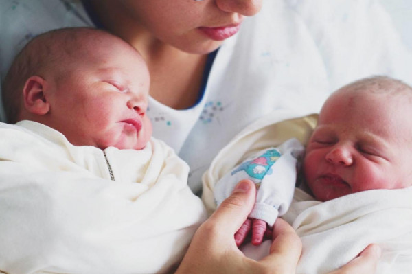 5 أشياء يجب أن تعرفها الأمهات الحوامل بتوأم