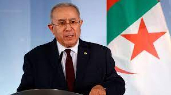 وزير الخارجية الجزائري يطالب بتنظيم استفتاء لتقرير مصير الصحراء الغربية