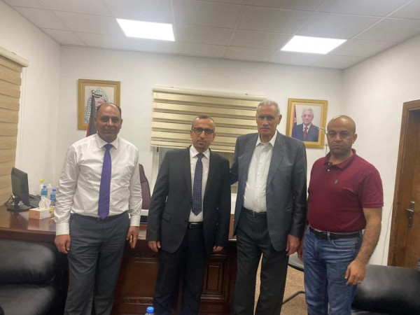 إسماعيل جبر يجتمع مع مدير دائرة العلاج بالخارج والمتحدث باسم (فتح) حسين حمايل