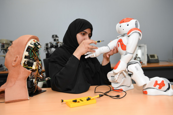 طرح برامج أكاديمية جديدة تواكب مشاريع الخمسين
