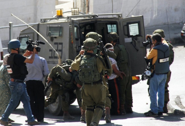 الاحتلال يعتقل أسيرين محررين من القدس