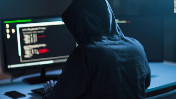 هاكر يتسبب في أضرار بقيمة 150 مليون دولار لعدة شركات