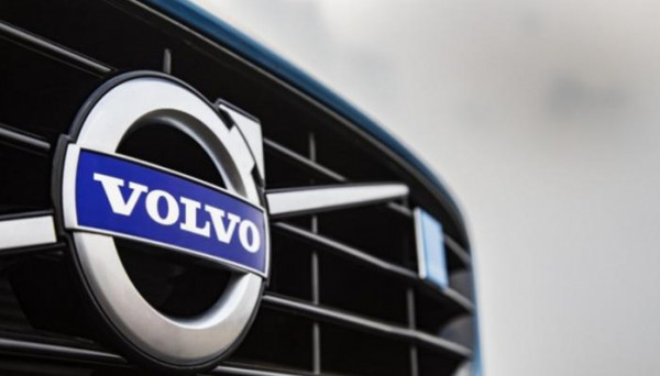 (volvo) تستدعي أكثر من 450 ألف سيارة بسبب الوسائد الهوائية