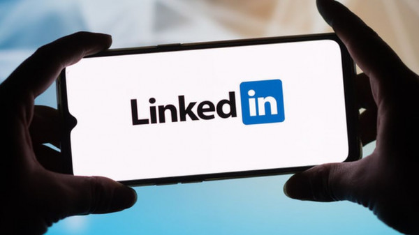 لهذا السبب.. مايكروسوفت تغلق (LinkedIn) في الصين