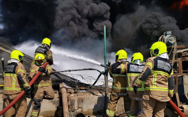 الإمارات: السيطرة على حريق بمخلفات زيوت في منطقة جبل علي الصناعية
