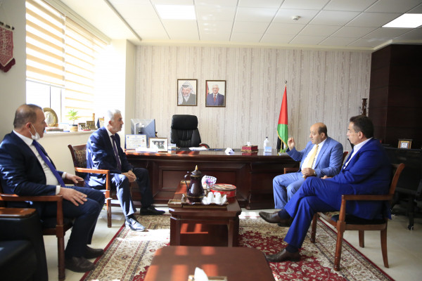 أبو زيد يستقبل وزير الحكم المحلي في المدرسة الوطنية الفلسطينية للإدارة