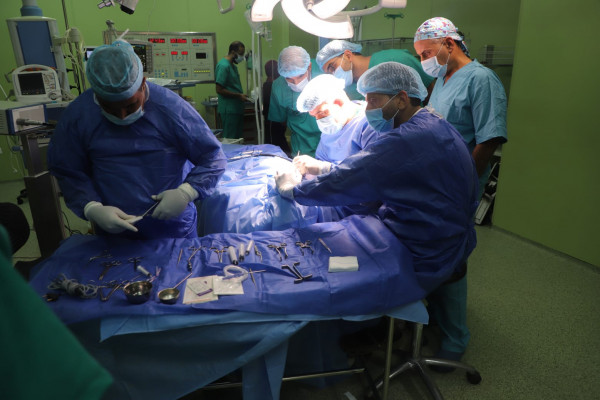 لإجراء 60 عملية زراعة قوقعة.. وفد طبي قطري يصل مستشفى القدس بغزة