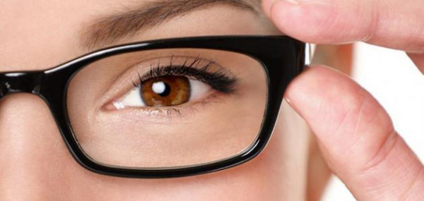 أعراض يشير ظهورها لتدهور الرؤية وضعف البصر