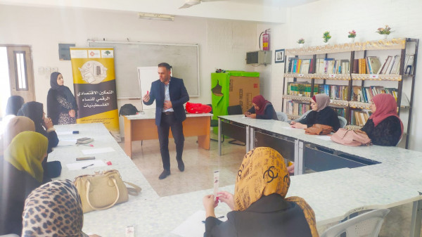 المركز الفلسطيني ينفذ ورشة تدريبية حول إدارة المتاجر الرقمية