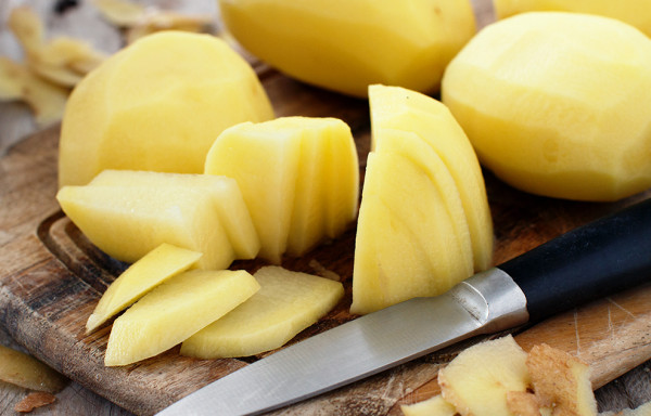 ما هي أفضل الطرق لتجميد البطاطس في الفريزر؟