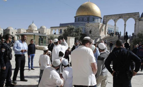 الاحتلال يشدد قيوده على دخول المصلين إلى المسجد الأقصى