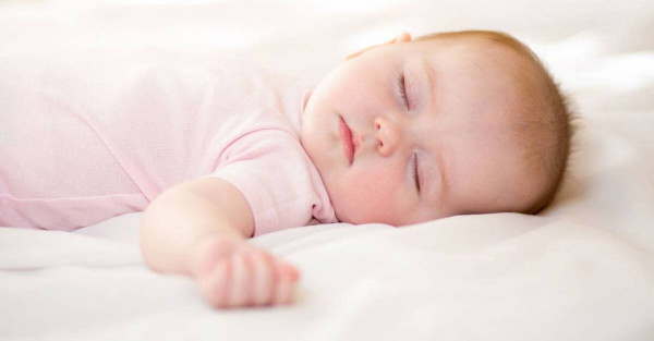 هل النوم له علاقة بزيادة وزن الطفل؟