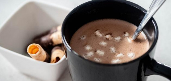 طريقة تحضير حليب الشوكولاتة الساخن
