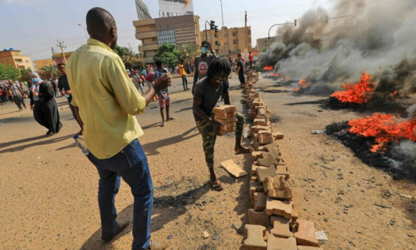 لجنة أطباء السودان: مقتل ثلاثة أشخاص وإصابة 80 اخرين بأحداث اليوم