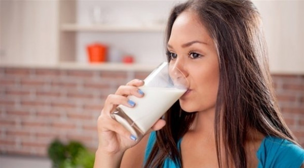 ما فوائد شرب كوب من الحليب يومياً للنساء؟