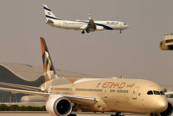 لأول مرة.. طائرة إسرائيلية تهبط في السعودية