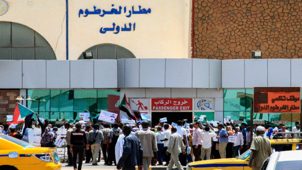 استئناف عمل مطار الخرطوم بعد الانقلاب العسكري