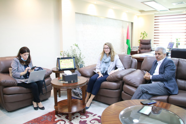 جامعة بوليتكنك فلسطين واليونسكو يبحثان آفاق التعاون المُشترك