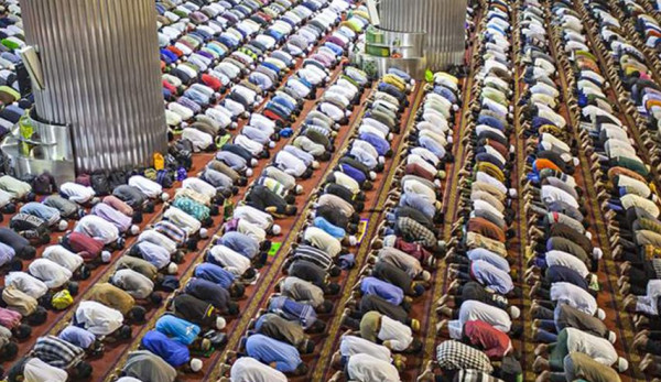الأوقاف بغزة تتخذ قراراً بشأن الصلاة في جميع المساجد