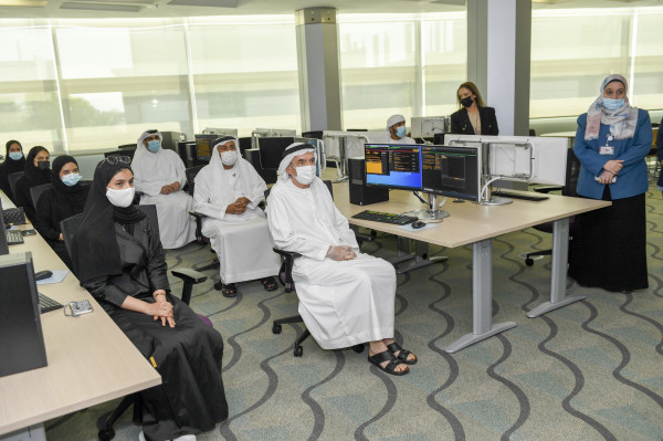 مختبر بلومبيرغ بجامعة الإمارات يقدم تدريب على مهارات التداول المالي للطلاب