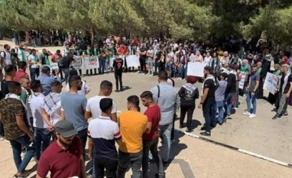 وقفة للكتل الطلابية في جامعة بيرزيت تضامنًا مع الأسرى المضربين