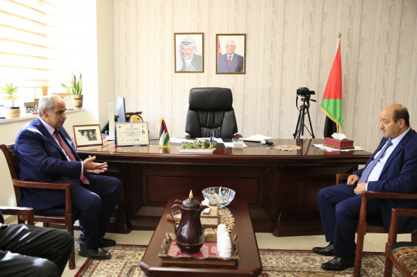 المدرسة الوطنية الفلسطينية للإدارة تستقبل وفداً من وزارة الأشغال العامة والإسكان