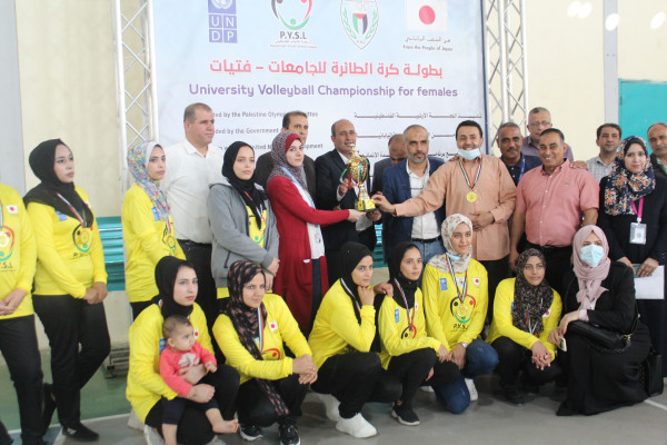 فريق بنات "القدس المفتوحة" يتوج بكأس بطولة "الكرة الطائرة" للجامعات