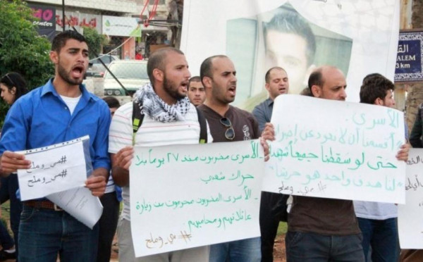 وقفة في وسط رام الله نصرة للأسرى المضربين عن الطعام