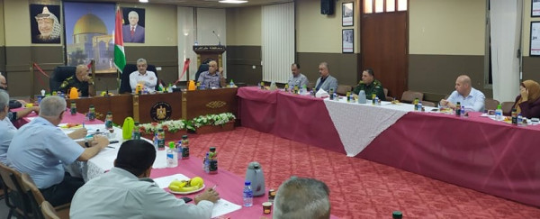 محافظ طولكرم عصام أبو بكر يجتمع مع لجنة الطوارئ