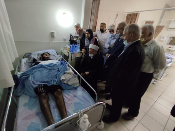 وفد مقدسي يزور الأسير المضرب عن الطعام كايد الفسفوس