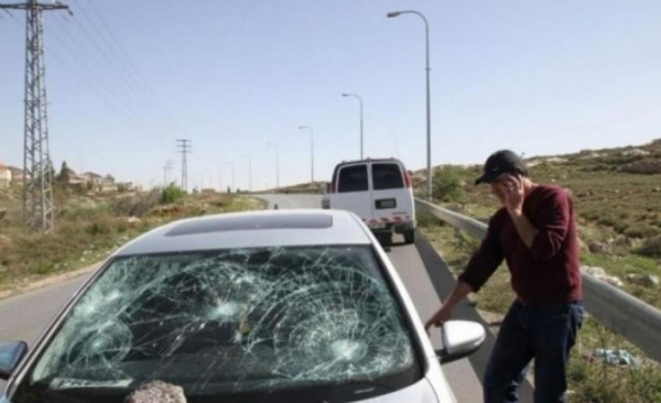 مستوطنون يهاجمون مركبات المواطنين بالحجارة جنوب جنين