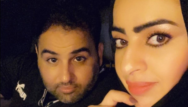 المدون السعودي مشعل الخالدي يثير الجدل بعد نشر صورة لزوجته دون حجاب